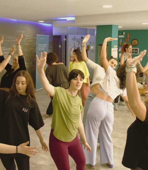 Εμψύχωση ομάδας με τη Συνθετική Παιγνιόδραση